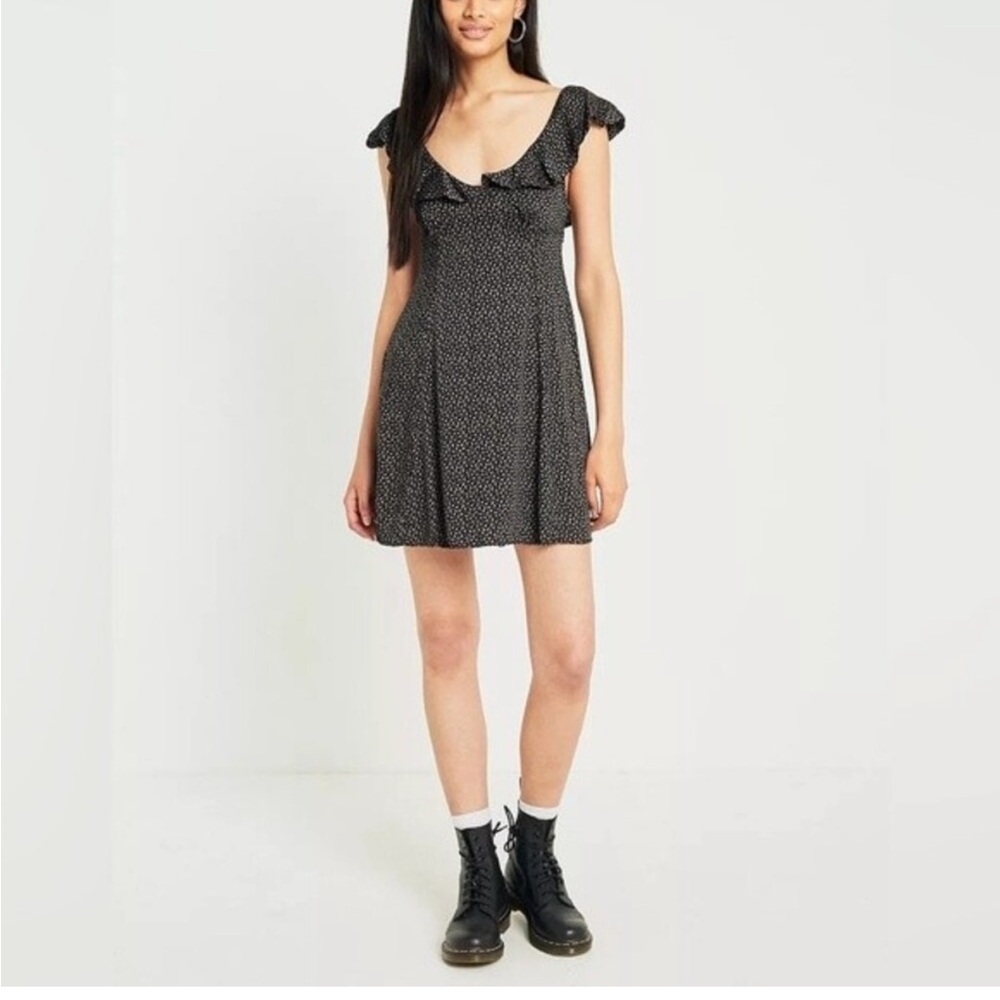 Kimchi blue size small little black dress